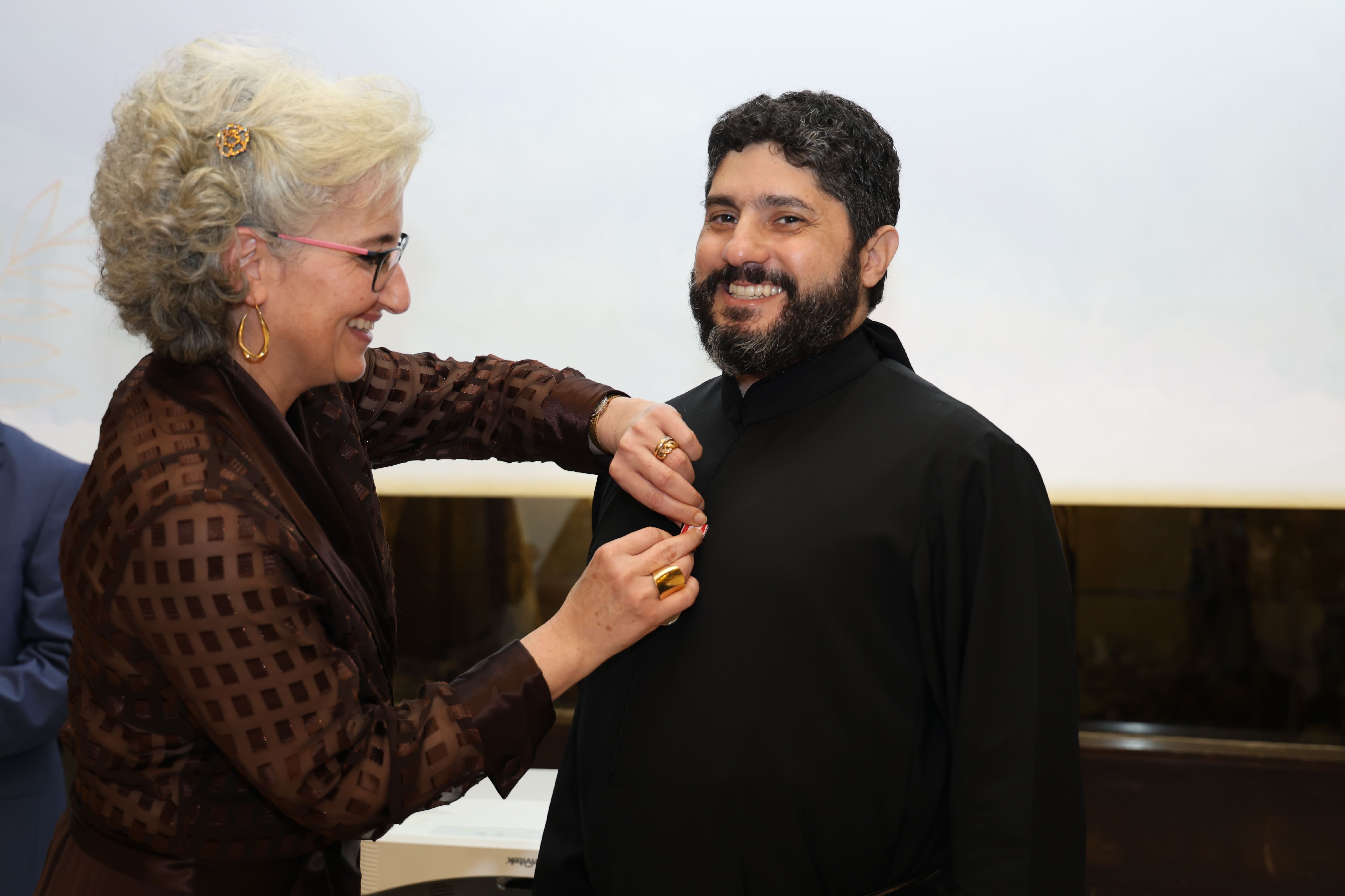 مبروكٌ للأبِ الرئيس على وسام الاستحقاق